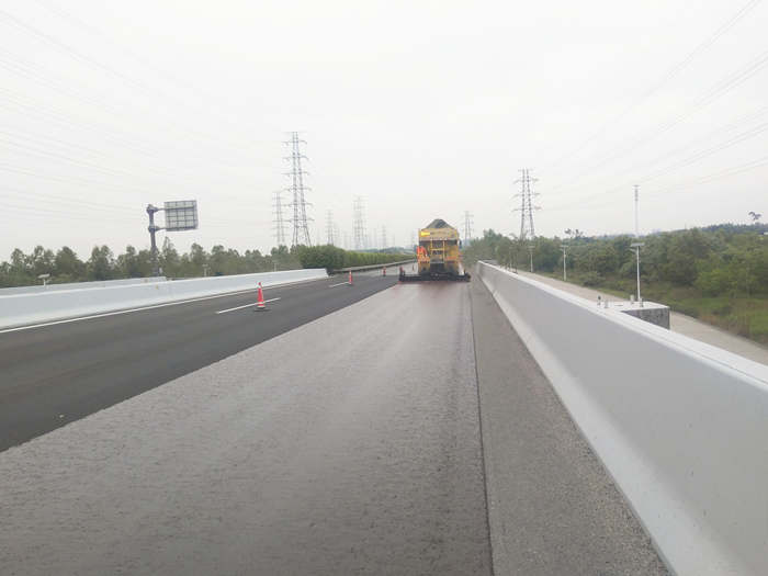 加粘磨耗層技術(shù)